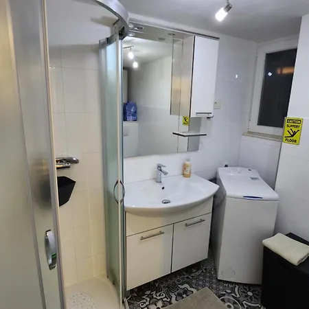 Live In Apartment Split